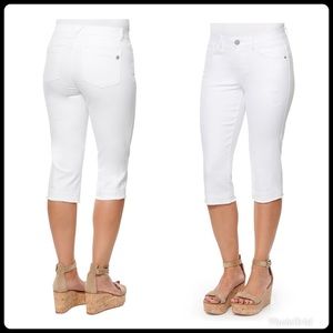 NWT Democracy Ab-Solutions White Skimmer Capris, 2, 6